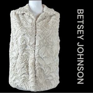 BETSEY JOHNSON Ivory Faux Fur Vest w/ Animal Print Lining, Pockets, Size M.